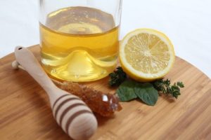 manuka honey turmeric and lemon face mask